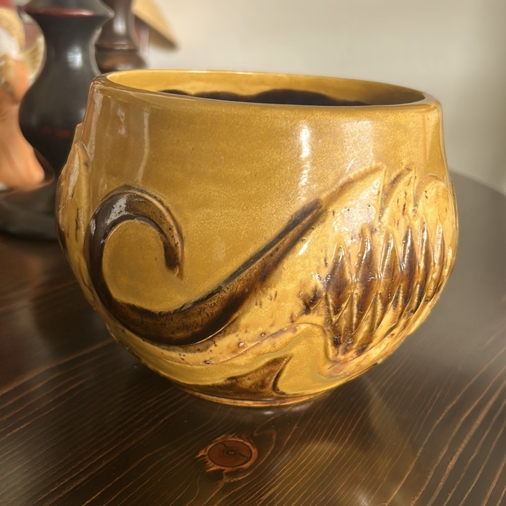 MCM Atlantic Mold Ceramic Floral Pot